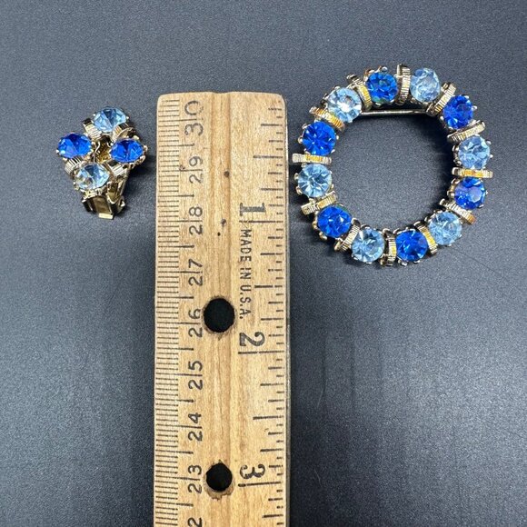 Vintage Blue Rhinestone Brooch Clip On Earrings Jewelry Set Wreath Gold Toned - Picture 8 of 8
